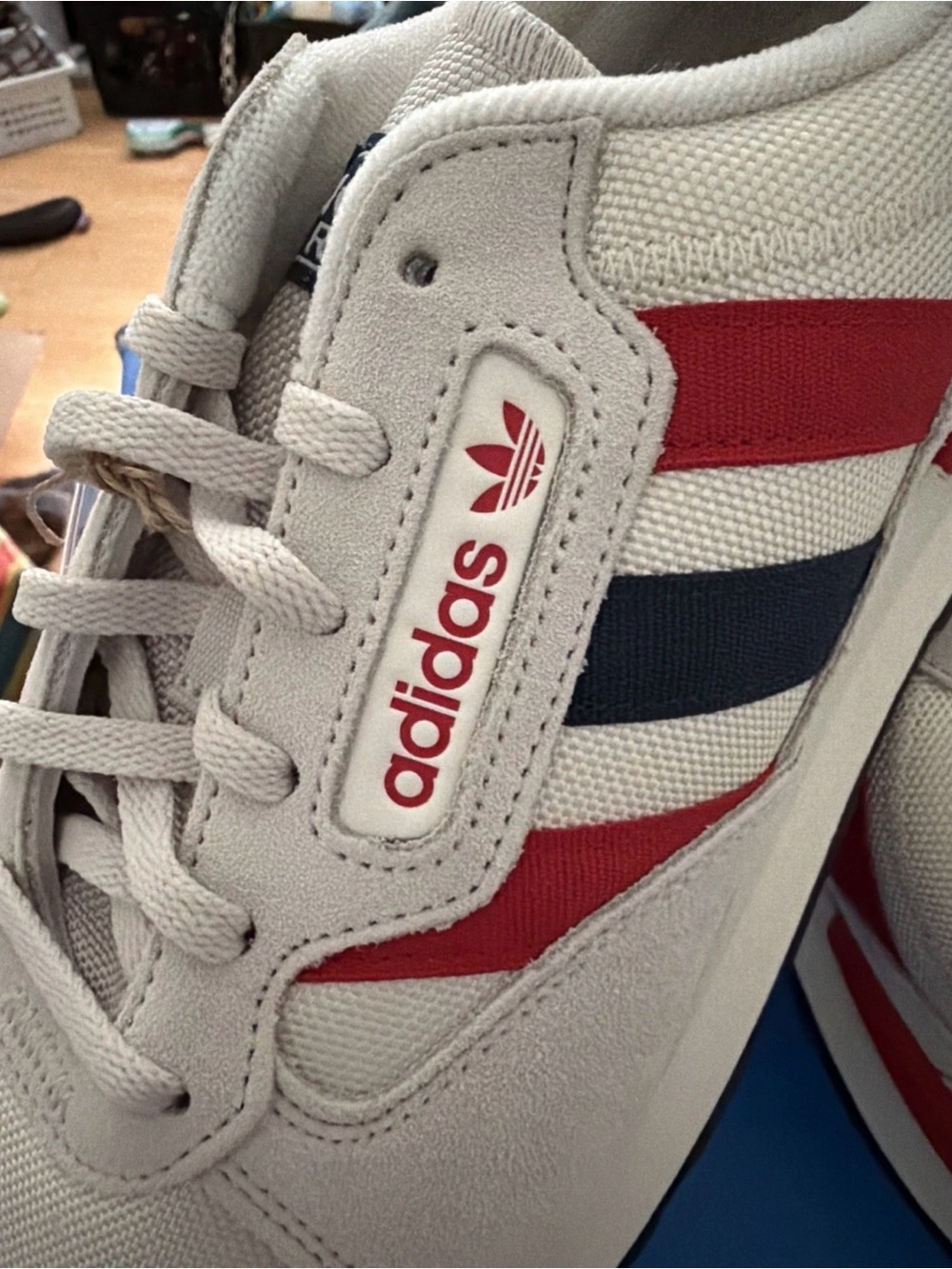 Adidas Treziod 2 Size 10 NIB Cream Red Blue Stripes - Picture 3 of 6